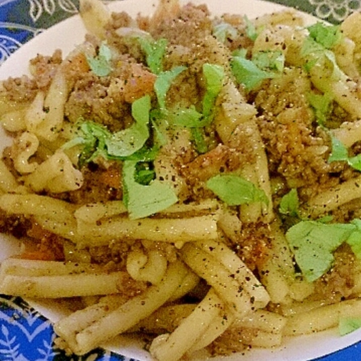ペーストジェノベーゼ&ひき肉パスタ。